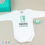 Cajita Divertida Body + Chupete (Texto) en prácticas Menta